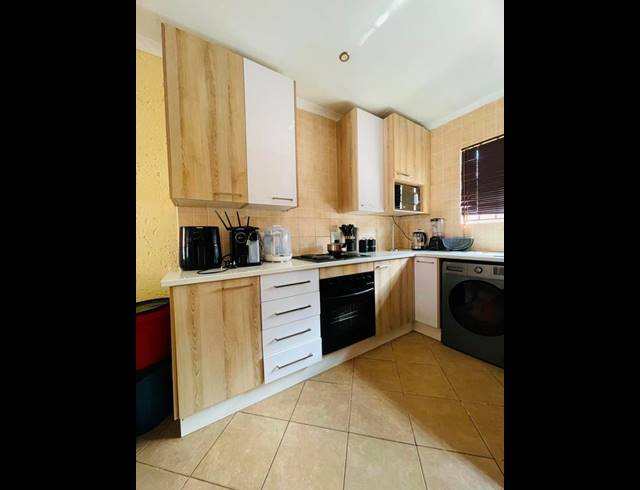 2 BEDROOM TOWNHOUSE FOR SALE IN DUNNOTTAR